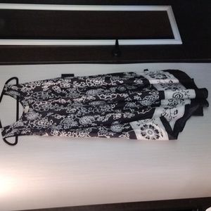 Exist Dress Black White Flowers Sleeveless Flowing Fullness size Free